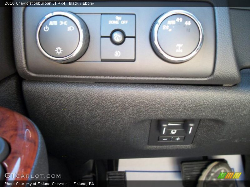 Black / Ebony 2010 Chevrolet Suburban LT 4x4