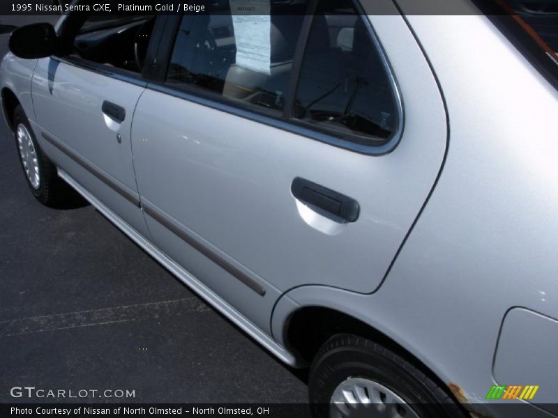 Platinum Gold / Beige 1995 Nissan Sentra GXE