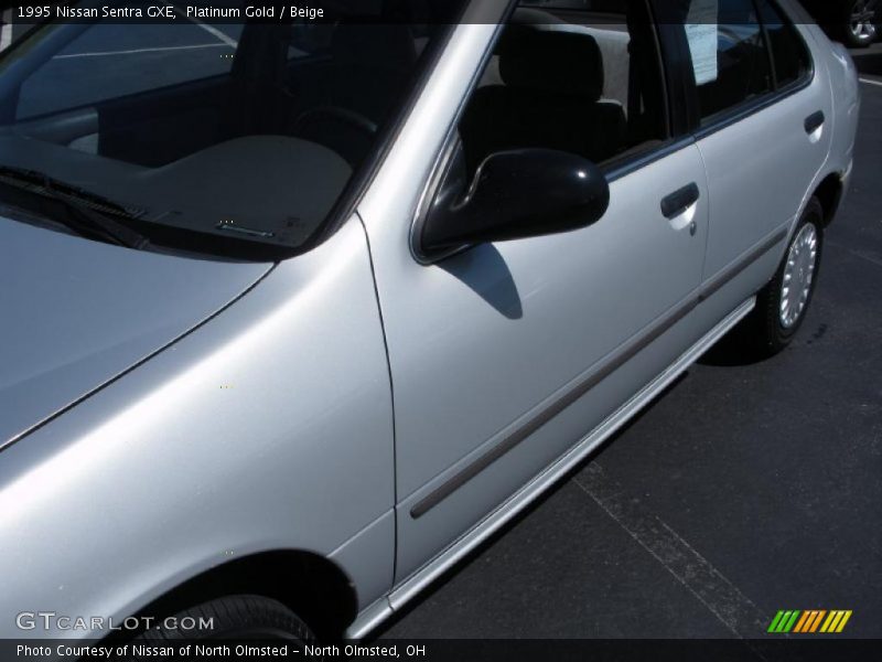 Platinum Gold / Beige 1995 Nissan Sentra GXE