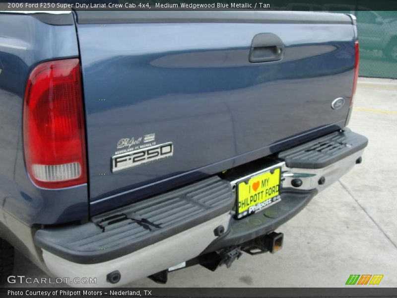Medium Wedgewood Blue Metallic / Tan 2006 Ford F250 Super Duty Lariat Crew Cab 4x4