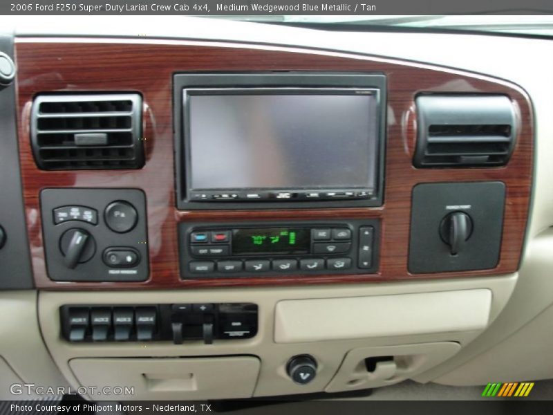 Medium Wedgewood Blue Metallic / Tan 2006 Ford F250 Super Duty Lariat Crew Cab 4x4