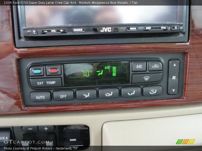 Medium Wedgewood Blue Metallic / Tan 2006 Ford F250 Super Duty Lariat Crew Cab 4x4