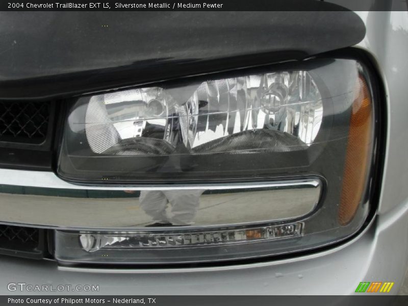 Silverstone Metallic / Medium Pewter 2004 Chevrolet TrailBlazer EXT LS