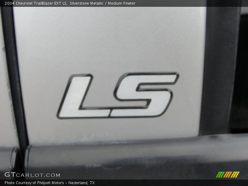 Silverstone Metallic / Medium Pewter 2004 Chevrolet TrailBlazer EXT LS