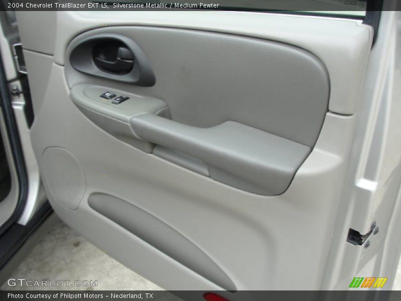 Silverstone Metallic / Medium Pewter 2004 Chevrolet TrailBlazer EXT LS