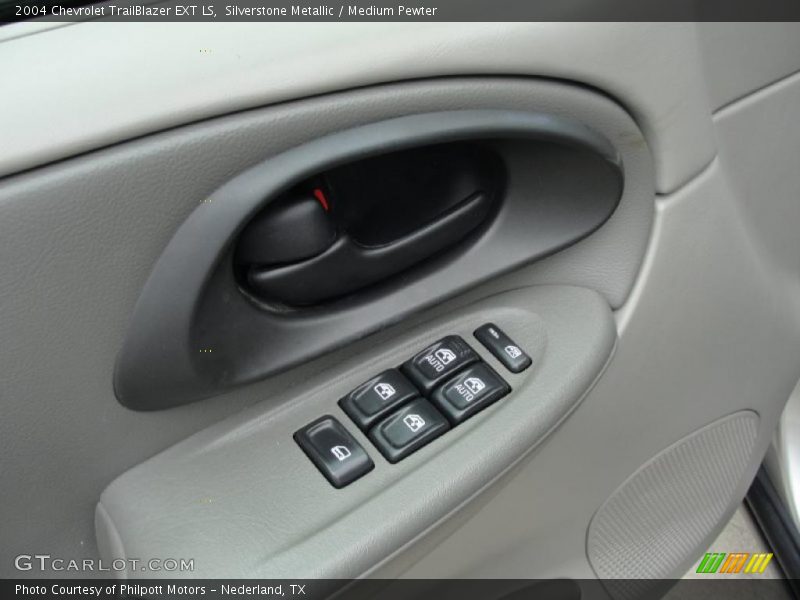 Silverstone Metallic / Medium Pewter 2004 Chevrolet TrailBlazer EXT LS