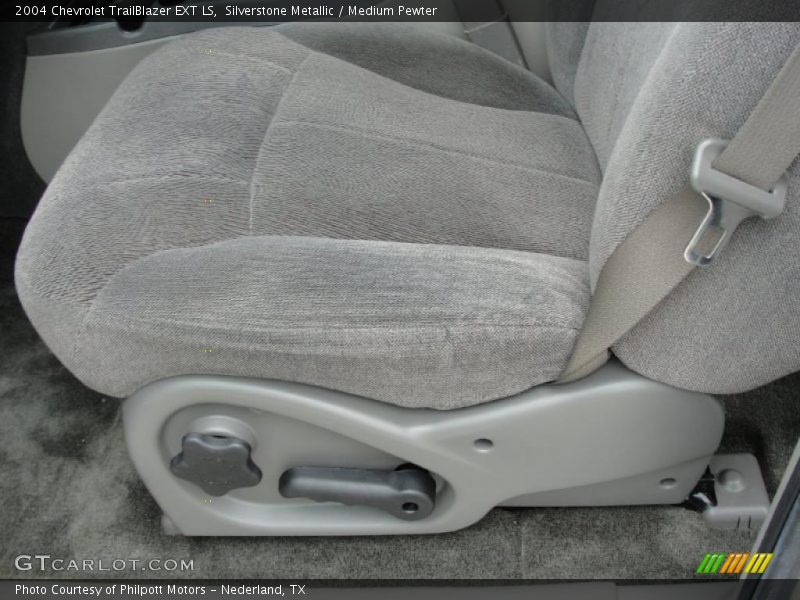 Silverstone Metallic / Medium Pewter 2004 Chevrolet TrailBlazer EXT LS