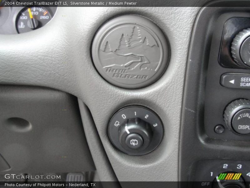 Silverstone Metallic / Medium Pewter 2004 Chevrolet TrailBlazer EXT LS