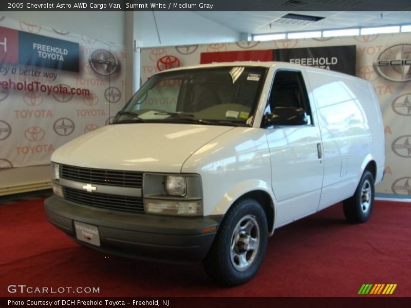 Summit White / Medium Gray 2005 Chevrolet Astro AWD Cargo Van