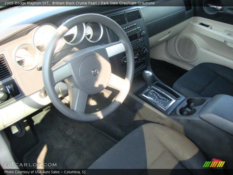 Brilliant Black Crystal Pearl / Dark Slate Gray/Light Graystone 2005 Dodge Magnum SXT