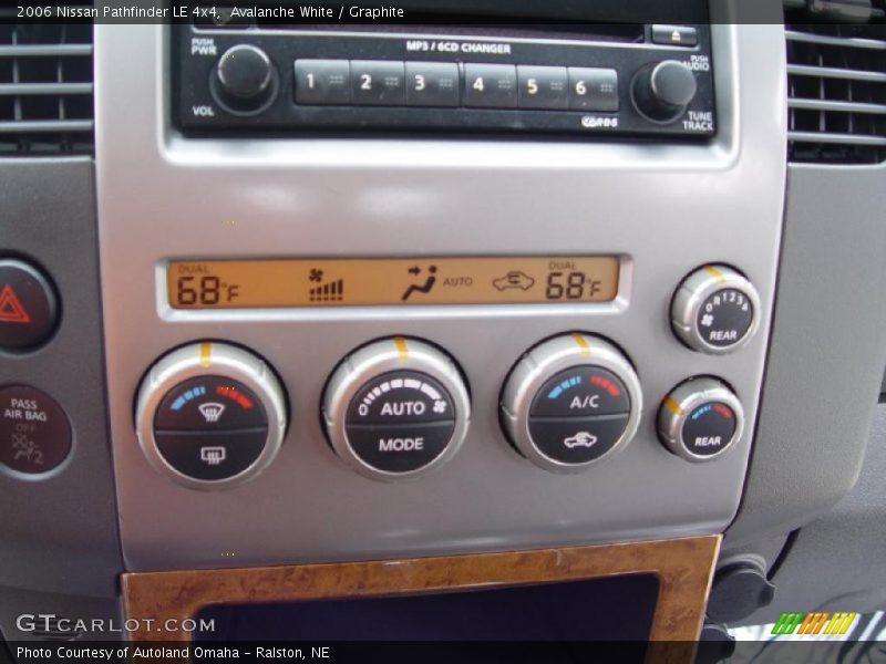 Avalanche White / Graphite 2006 Nissan Pathfinder LE 4x4