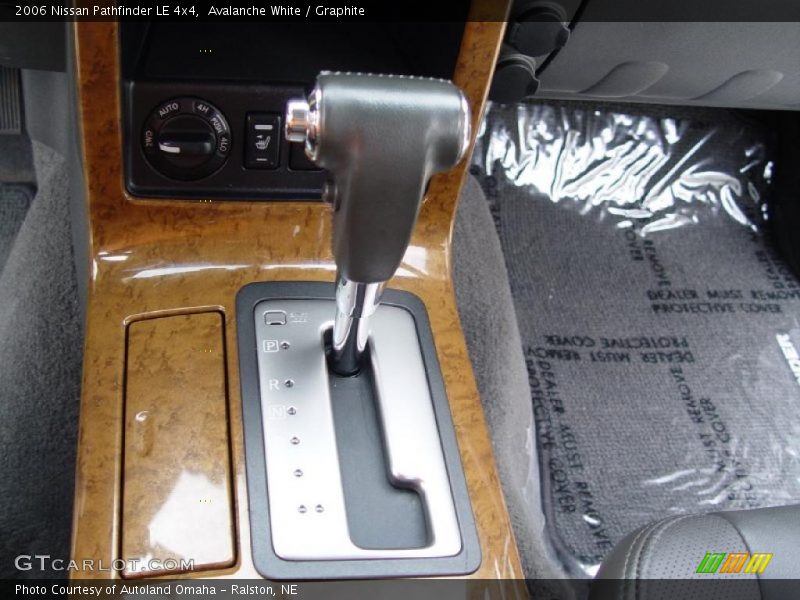 Avalanche White / Graphite 2006 Nissan Pathfinder LE 4x4