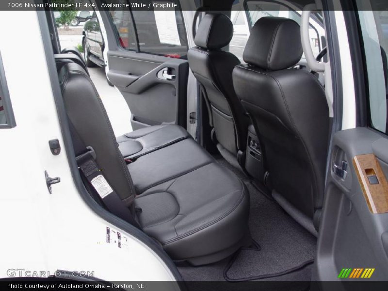 Avalanche White / Graphite 2006 Nissan Pathfinder LE 4x4