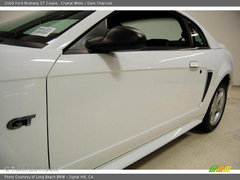 Crystal White / Dark Charcoal 2000 Ford Mustang GT Coupe
