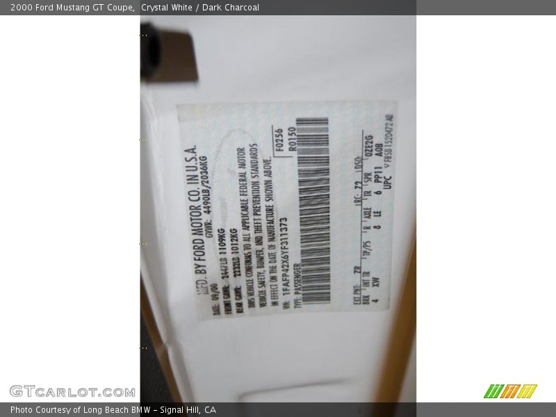 Crystal White / Dark Charcoal 2000 Ford Mustang GT Coupe