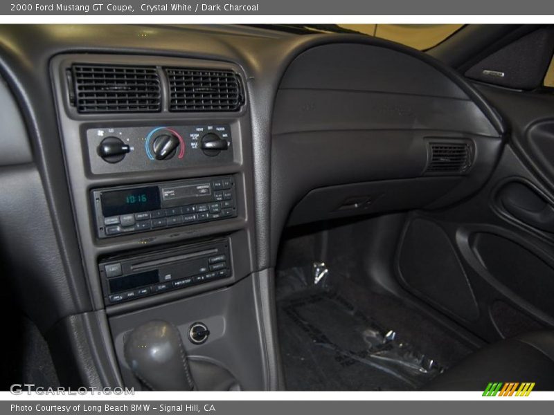 Crystal White / Dark Charcoal 2000 Ford Mustang GT Coupe