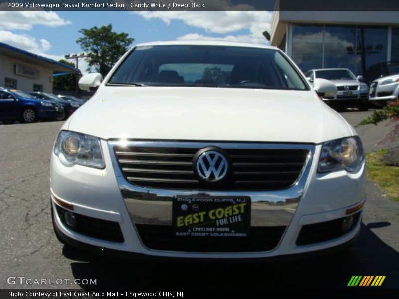 Candy White / Deep Black 2009 Volkswagen Passat Komfort Sedan