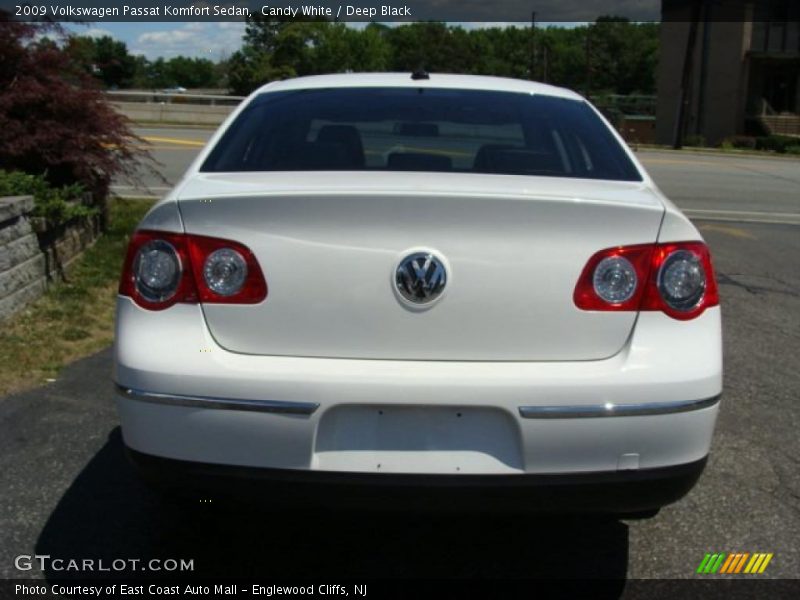 Candy White / Deep Black 2009 Volkswagen Passat Komfort Sedan