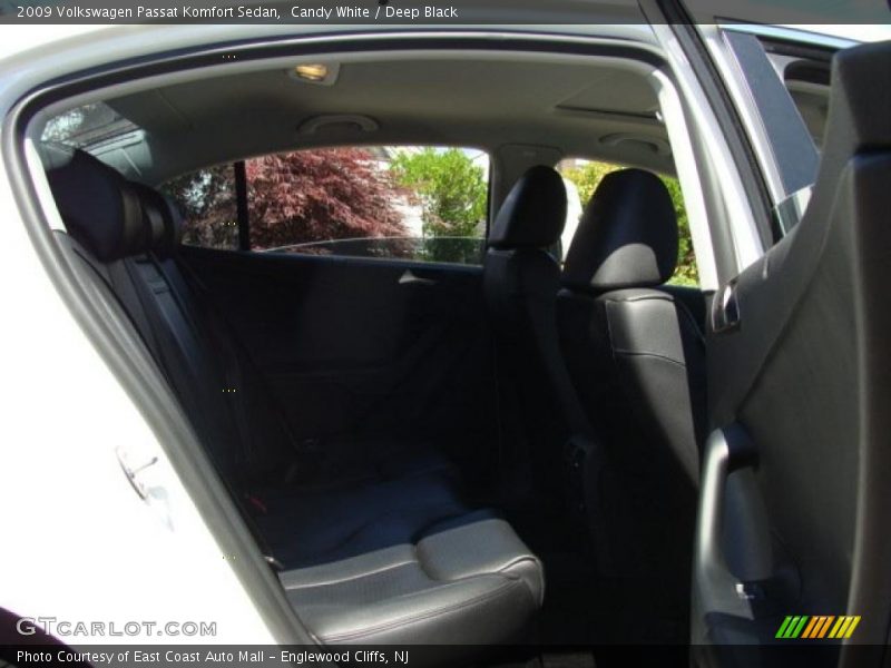 Candy White / Deep Black 2009 Volkswagen Passat Komfort Sedan