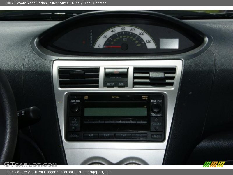 Silver Streak Mica / Dark Charcoal 2007 Toyota Yaris Sedan