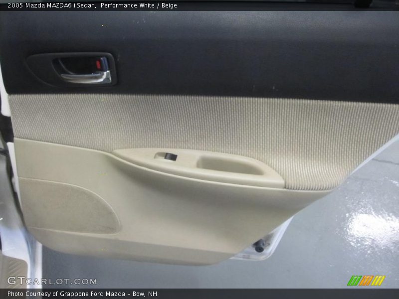 Performance White / Beige 2005 Mazda MAZDA6 i Sedan