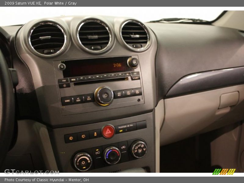 Polar White / Gray 2009 Saturn VUE XE