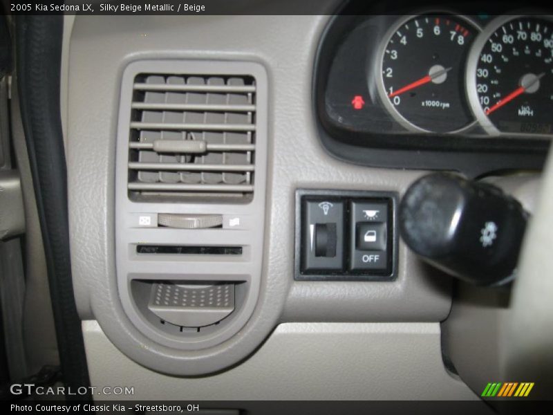 Silky Beige Metallic / Beige 2005 Kia Sedona LX