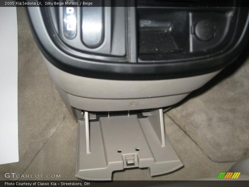 Silky Beige Metallic / Beige 2005 Kia Sedona LX