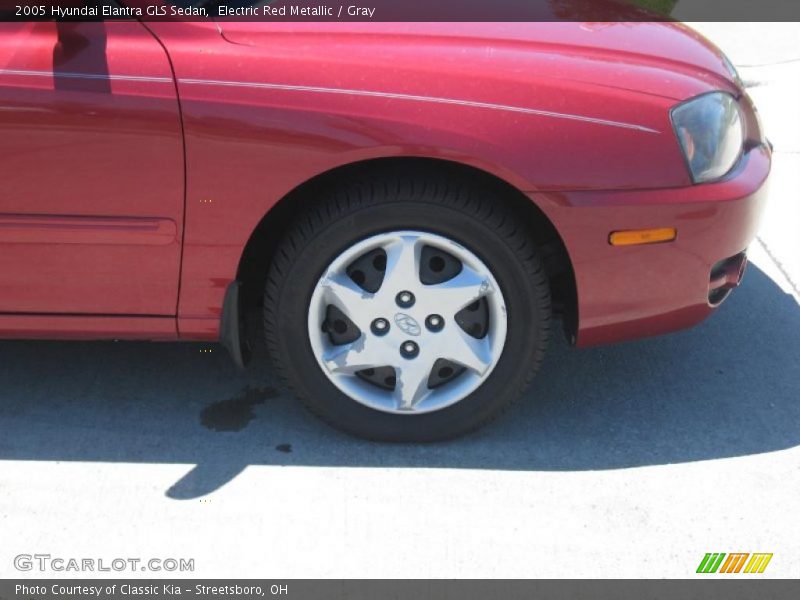 Electric Red Metallic / Gray 2005 Hyundai Elantra GLS Sedan