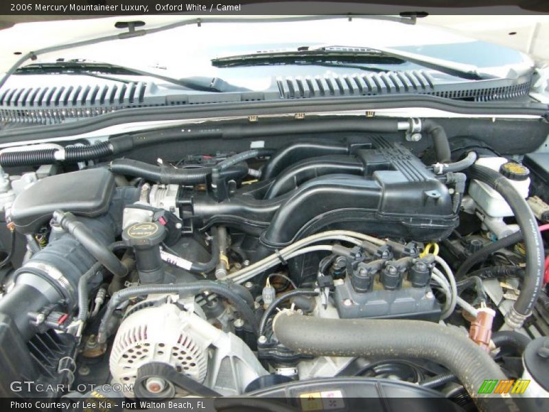 Oxford White / Camel 2006 Mercury Mountaineer Luxury