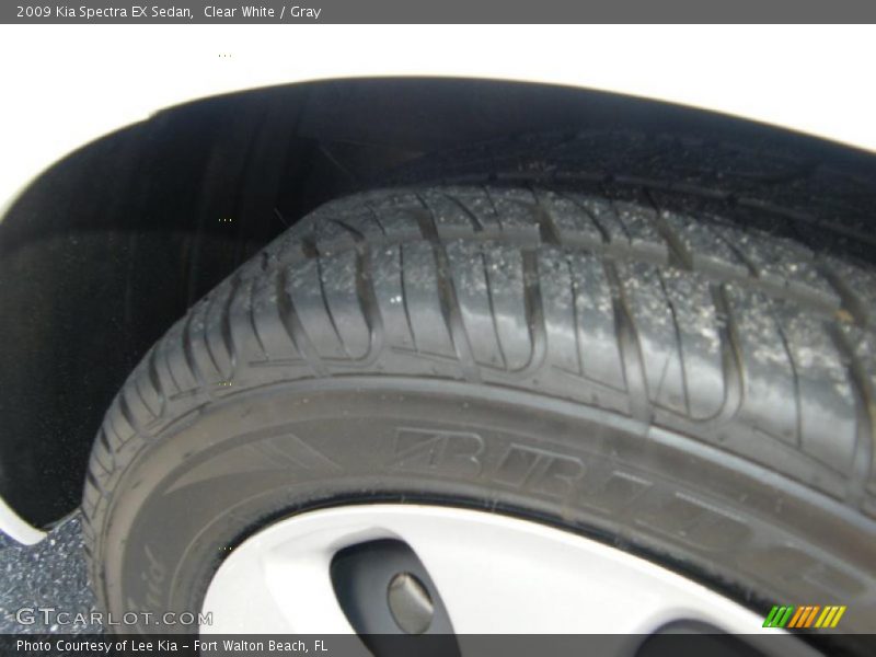 Clear White / Gray 2009 Kia Spectra EX Sedan