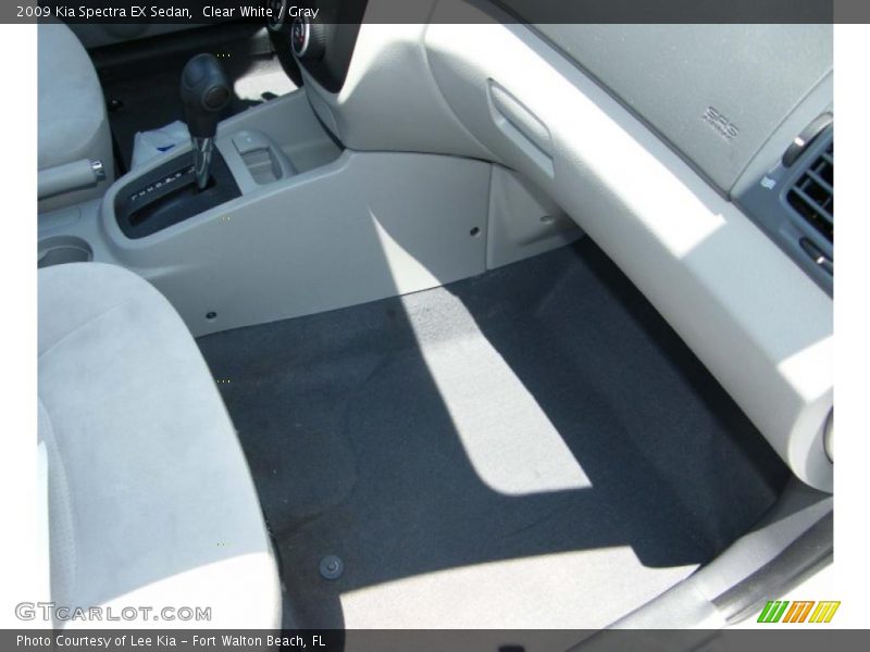 Clear White / Gray 2009 Kia Spectra EX Sedan