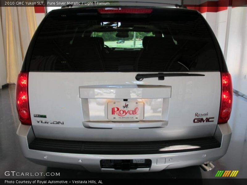 Pure Silver Metallic / Light Titanium 2010 GMC Yukon SLT