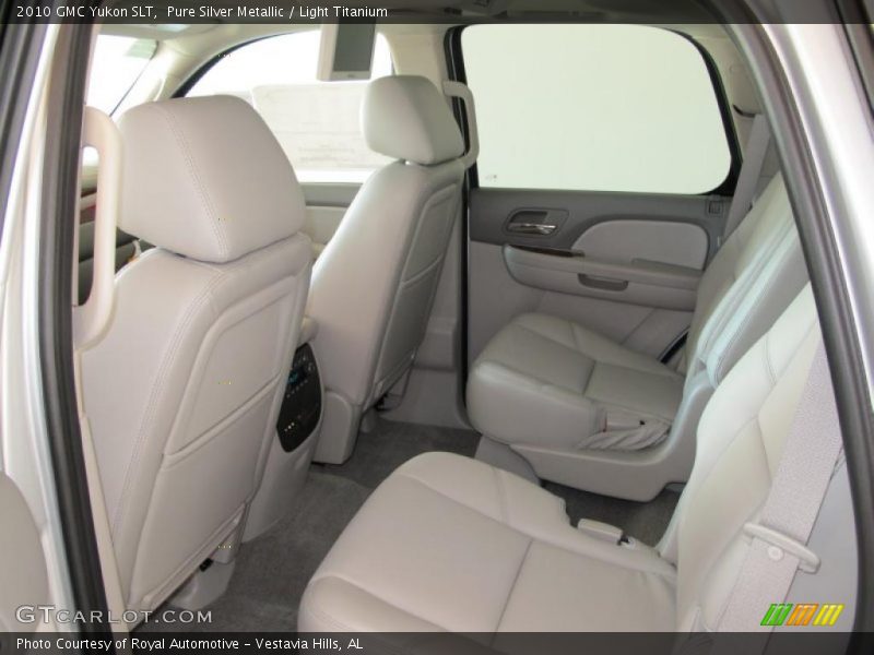 Pure Silver Metallic / Light Titanium 2010 GMC Yukon SLT