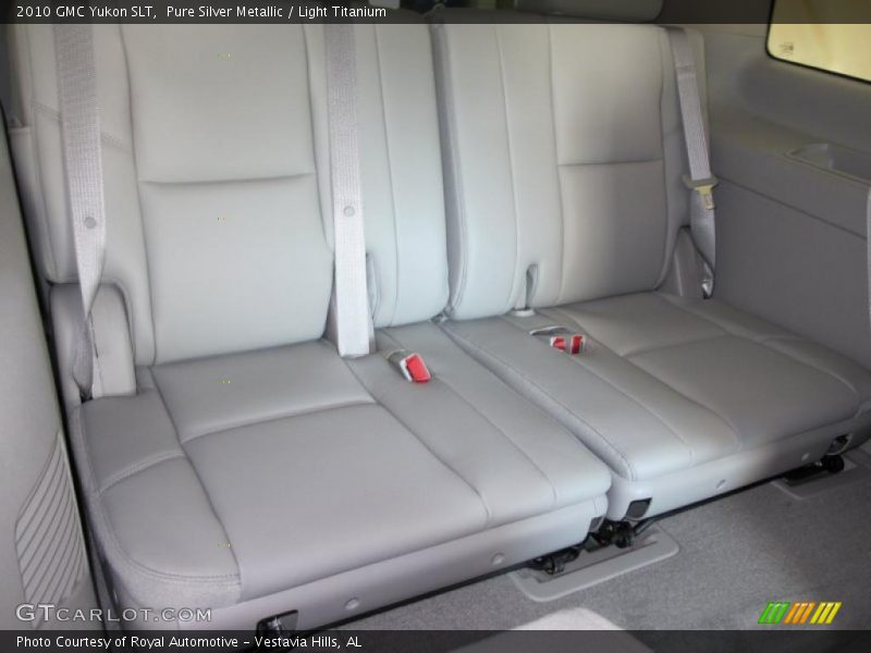 Pure Silver Metallic / Light Titanium 2010 GMC Yukon SLT