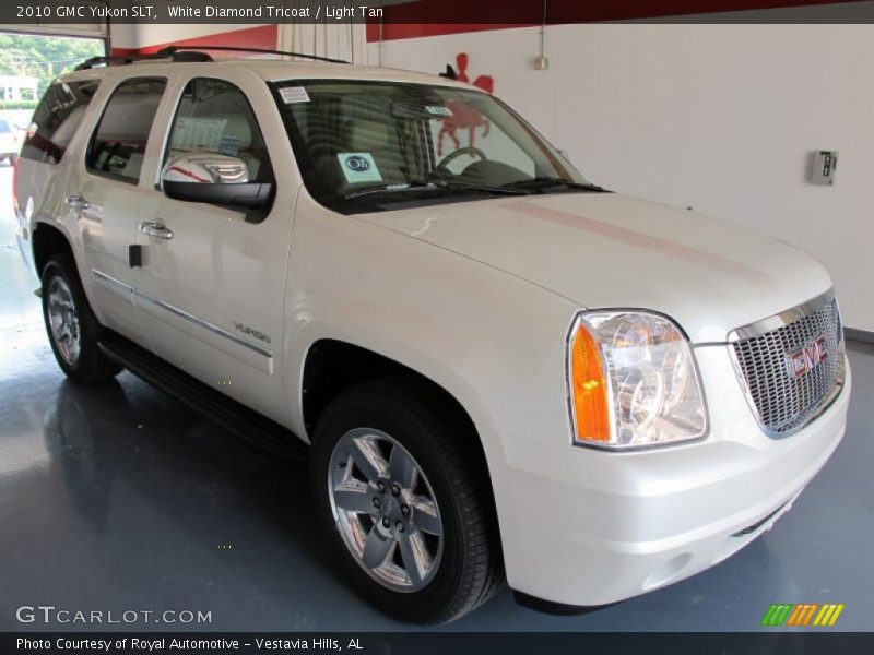 White Diamond Tricoat / Light Tan 2010 GMC Yukon SLT