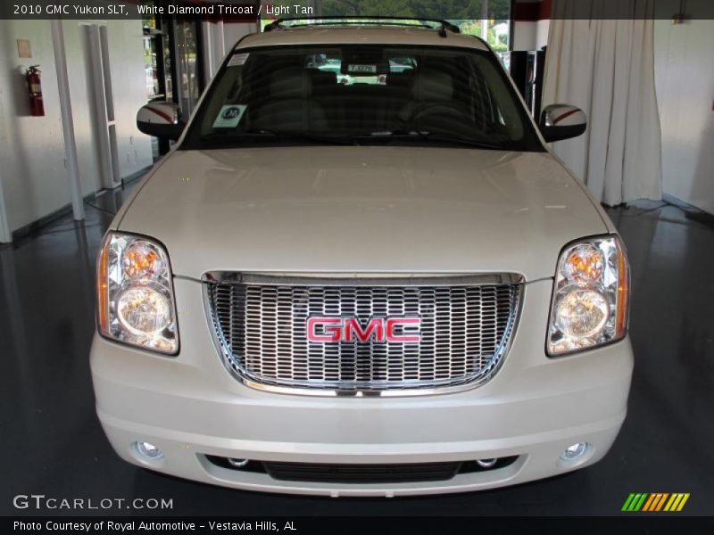 White Diamond Tricoat / Light Tan 2010 GMC Yukon SLT