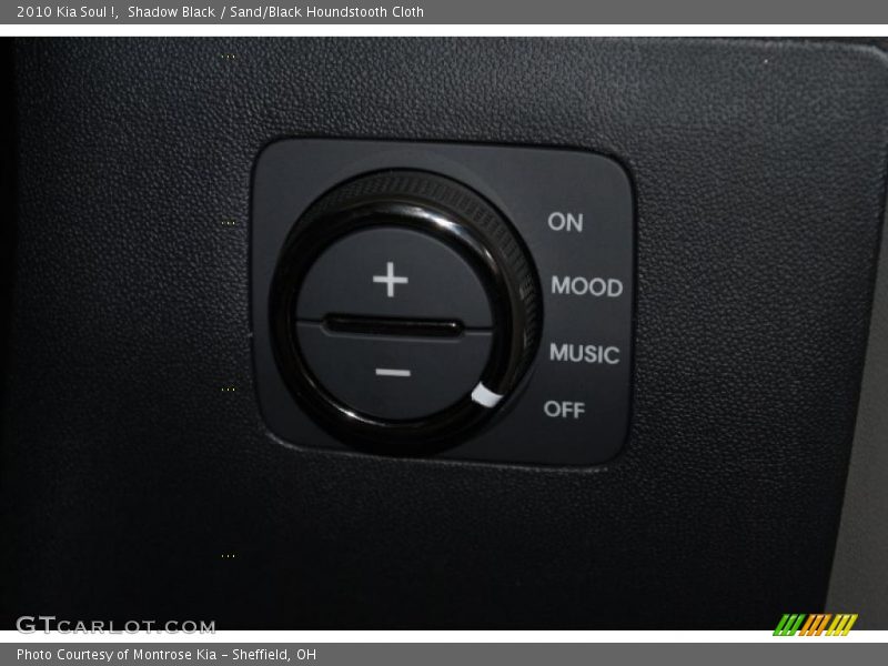 Shadow Black / Sand/Black Houndstooth Cloth 2010 Kia Soul !