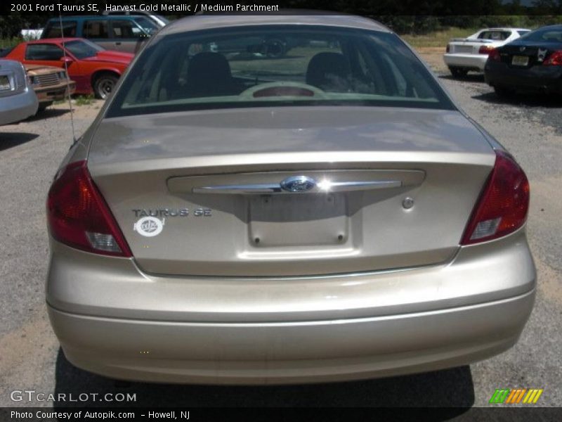 Harvest Gold Metallic / Medium Parchment 2001 Ford Taurus SE