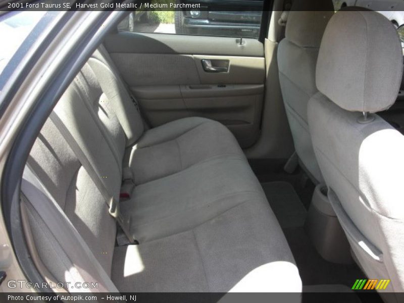 Harvest Gold Metallic / Medium Parchment 2001 Ford Taurus SE