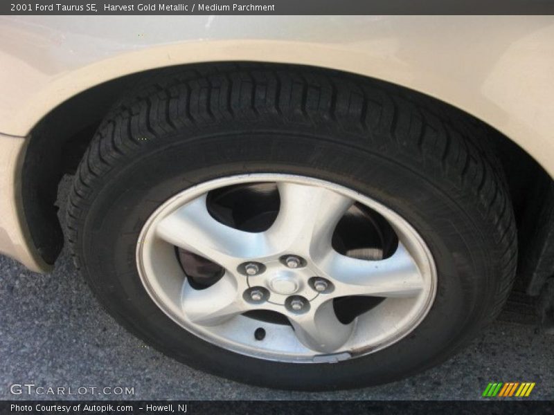 Harvest Gold Metallic / Medium Parchment 2001 Ford Taurus SE