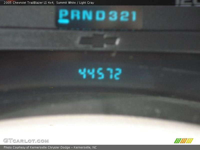 Summit White / Light Gray 2005 Chevrolet TrailBlazer LS 4x4