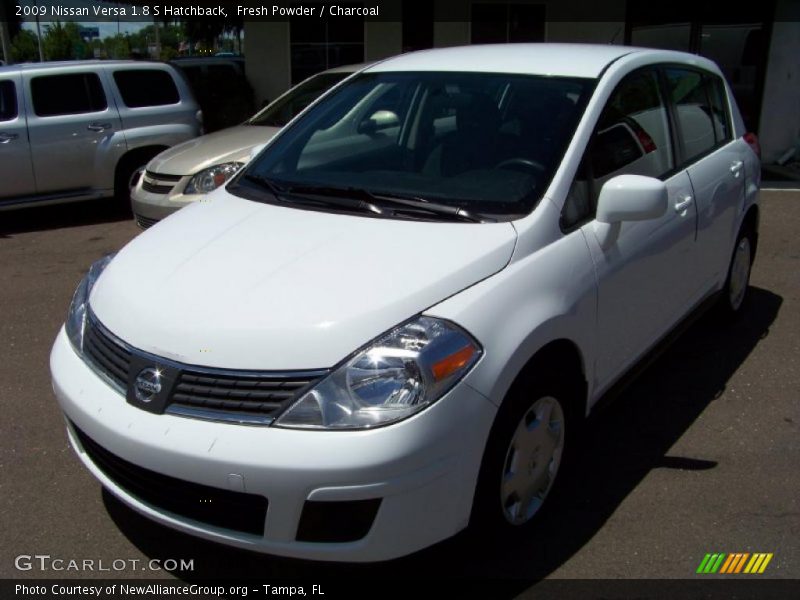 Fresh Powder / Charcoal 2009 Nissan Versa 1.8 S Hatchback