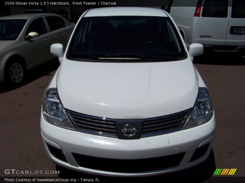 Fresh Powder / Charcoal 2009 Nissan Versa 1.8 S Hatchback