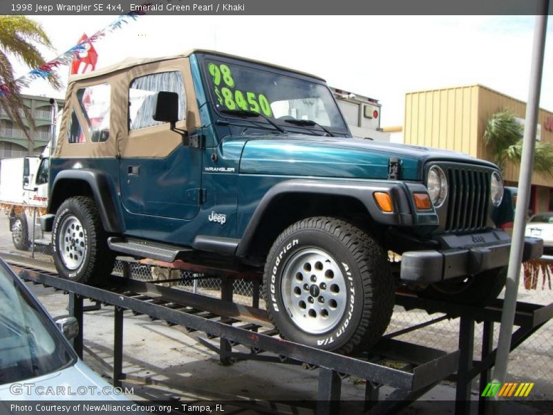 Emerald Green Pearl / Khaki 1998 Jeep Wrangler SE 4x4