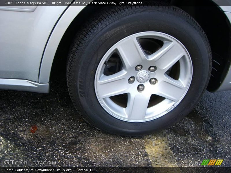 Bright Silver Metallic / Dark Slate Gray/Light Graystone 2005 Dodge Magnum SXT