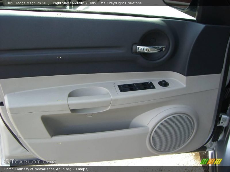 Bright Silver Metallic / Dark Slate Gray/Light Graystone 2005 Dodge Magnum SXT