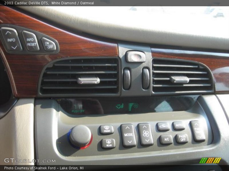 White Diamond / Oatmeal 2003 Cadillac DeVille DTS