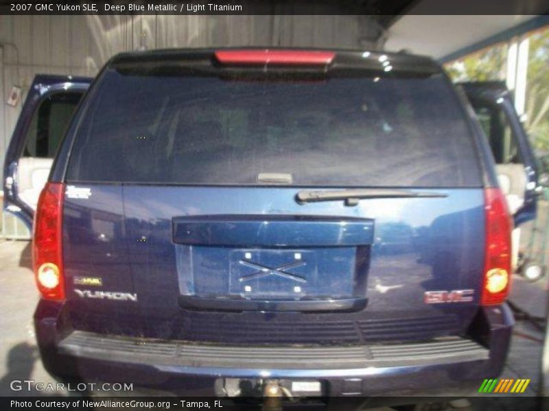 Deep Blue Metallic / Light Titanium 2007 GMC Yukon SLE