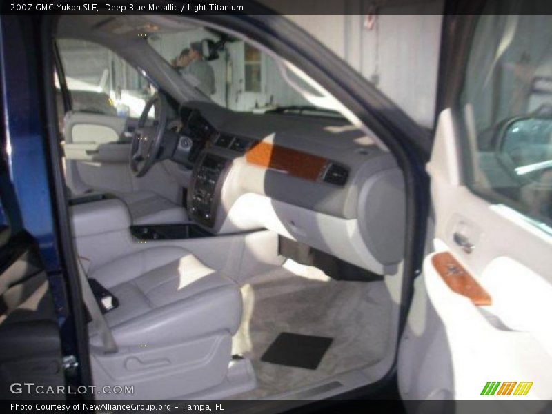 Deep Blue Metallic / Light Titanium 2007 GMC Yukon SLE